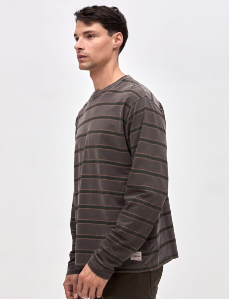 Remera Saint Marrón