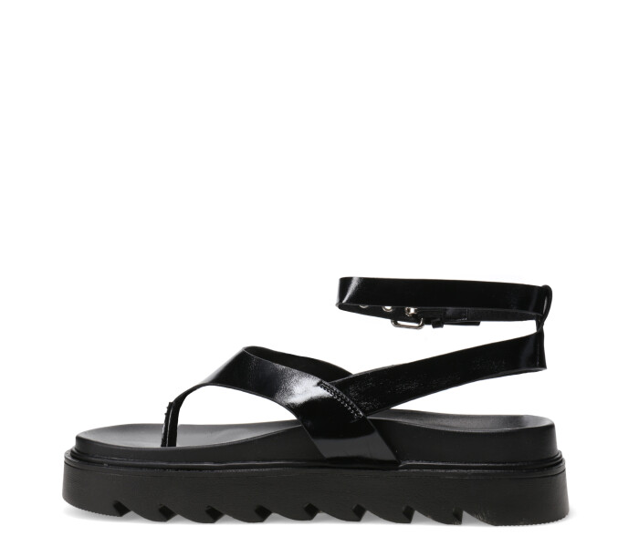 Sandalia DERBE con pulcera y hojalillos Black