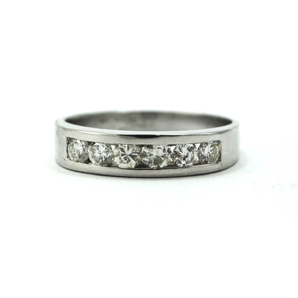 Anillo Medio Sin Fin En Oro Blanco 18 K Con 6 Brillantes Anillo Medio Sin Fin En Oro Blanco 18 K Con 6 Brillantes
