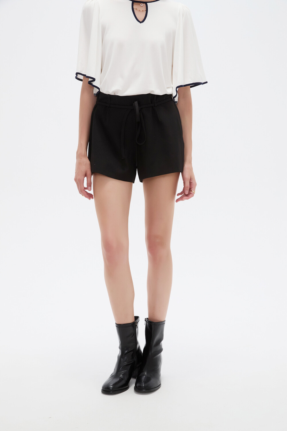 Short Milae Negro