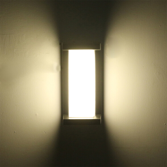 Aplique pared rect ngo 12W cálida 270° IP65 840lm ZU0346