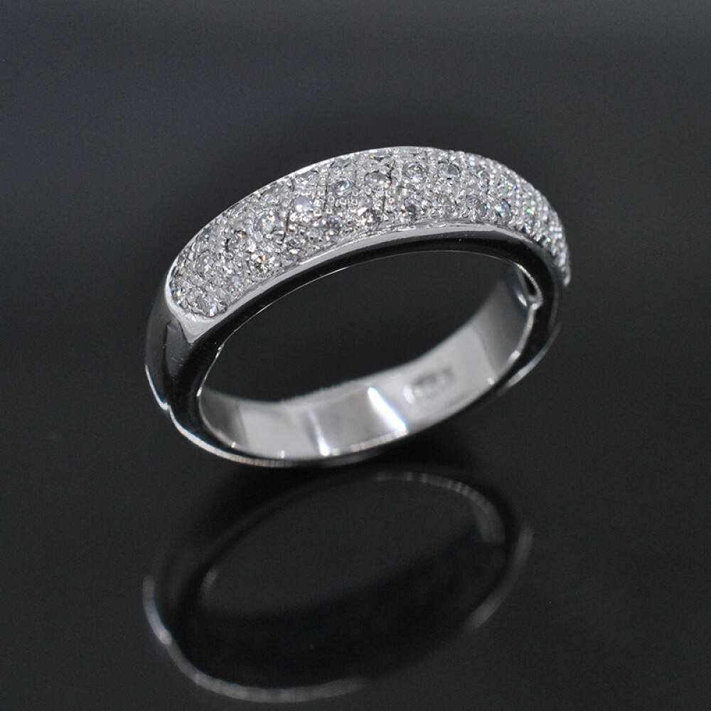 Anillo en oro 18k blanco con brillantes Anillo en oro 18k blanco con brillantes