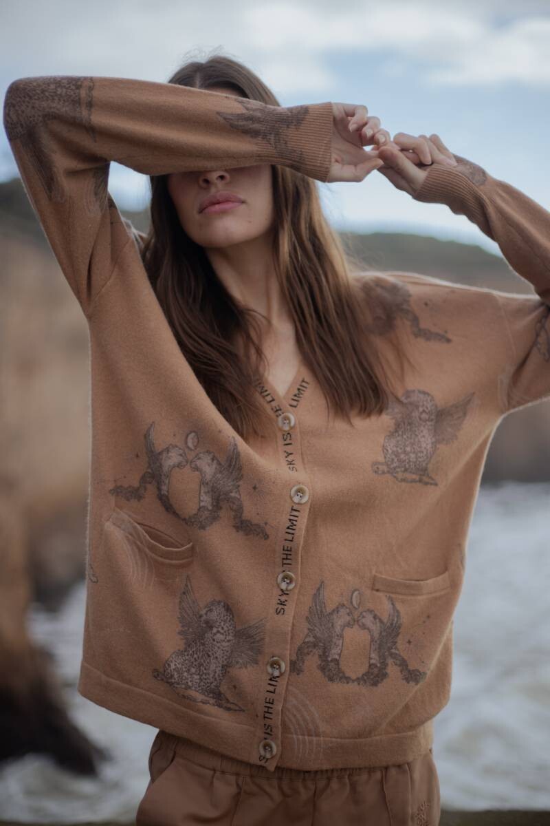 Pre Venta - Cárdigan Astrology Almond 