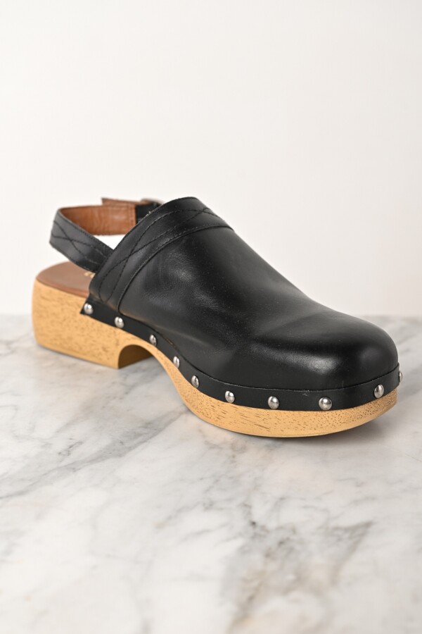 Zueco Cuero Negro