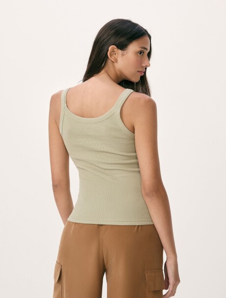 MUSCULOSA BÁSICA VERDE