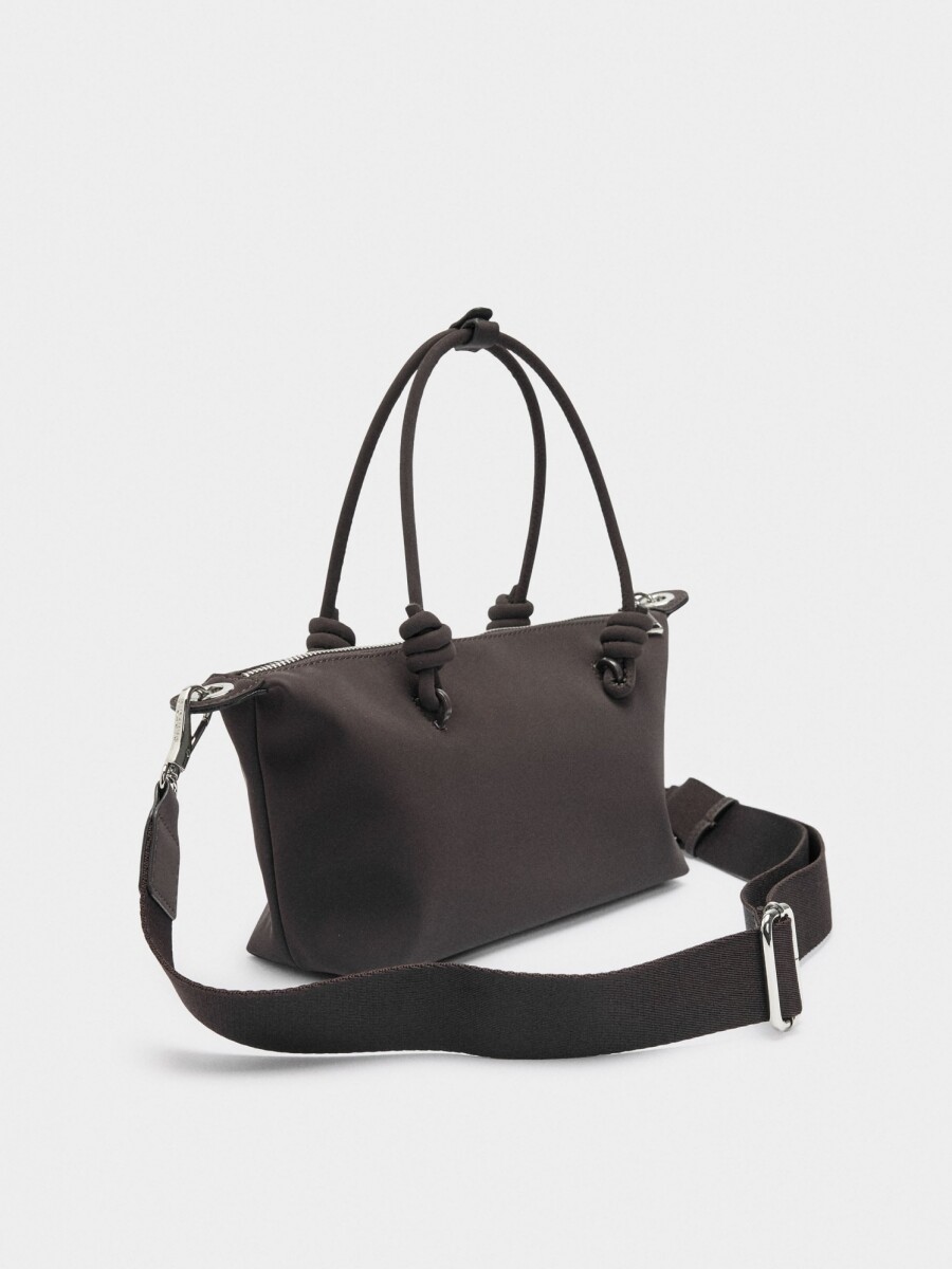 Bolso Tote Textura Suave Con Colgante S marron