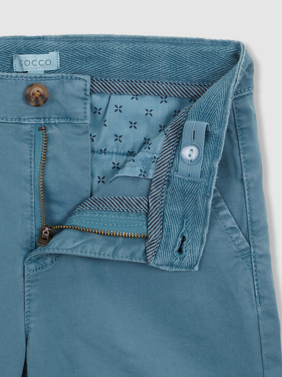 Chino Corto Azul Claro