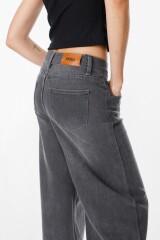 Jean Nyra Gris Oscuro