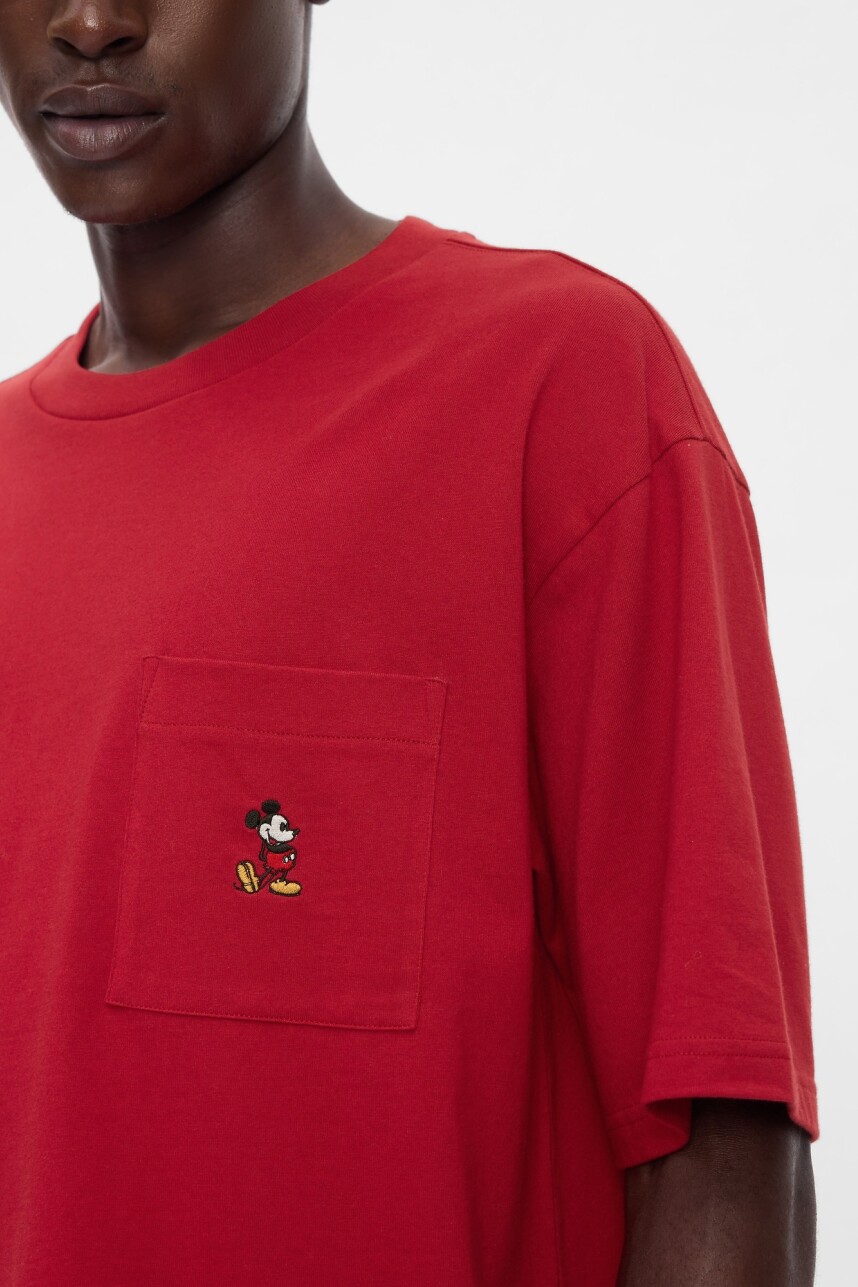 Remera Con Bolsillo Disney Hombre Sled