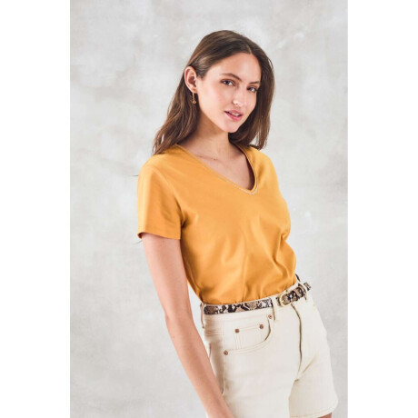 Remera Escote V Metalizado Camel