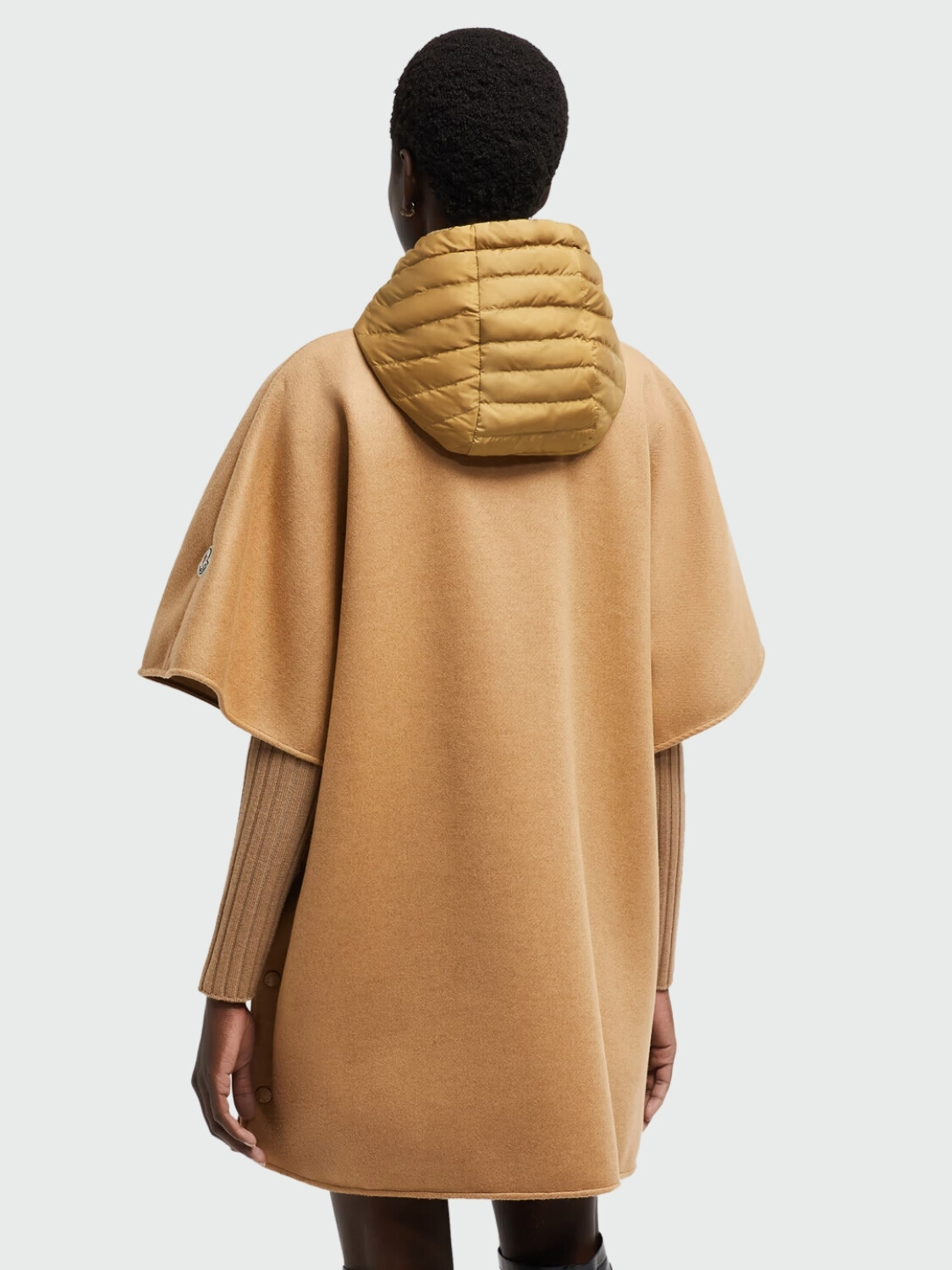 Moncler - Capa de plumón de lana con capucha Beige
