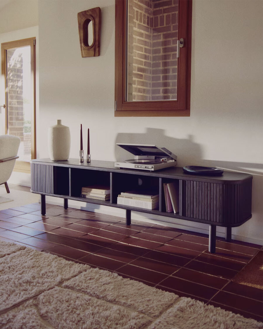 Mueble TV Mailen 2 puertas en chapa de fresno con acabado oscuro 200 x 50 cm