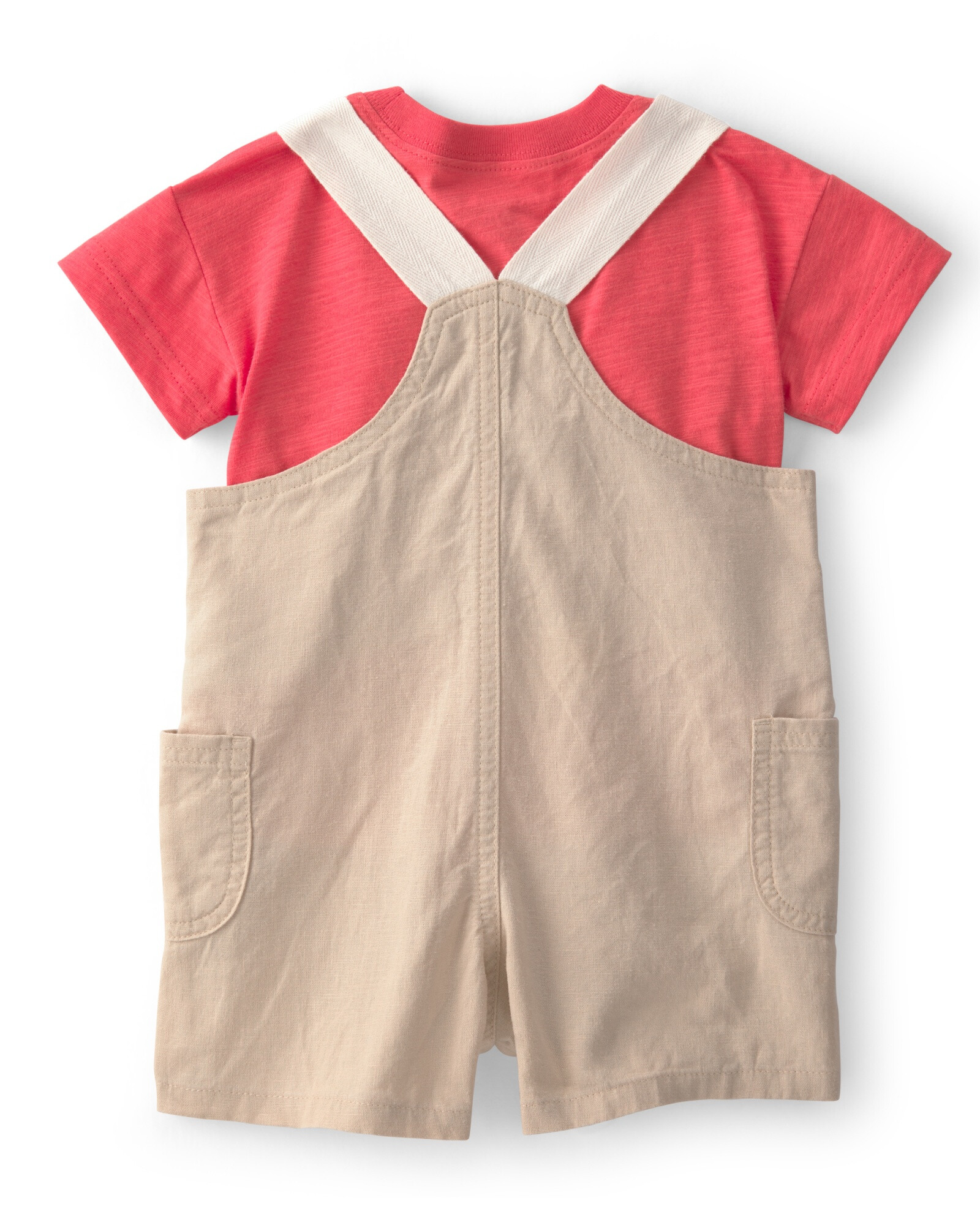 Set dos piezas, enterito corto de lino beige y remera de algodón Set dos piezas, enterito corto de lino beige y remera de algodón
