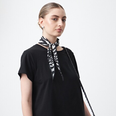 REMERA AMANITA Negro