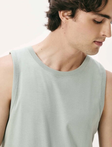 MUSCULOSA BÁSICA WORLD VERDE