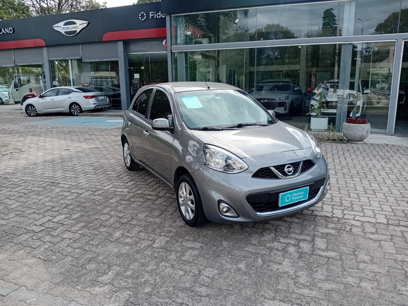 Nissan March Extra Full 1.6 - 2015 