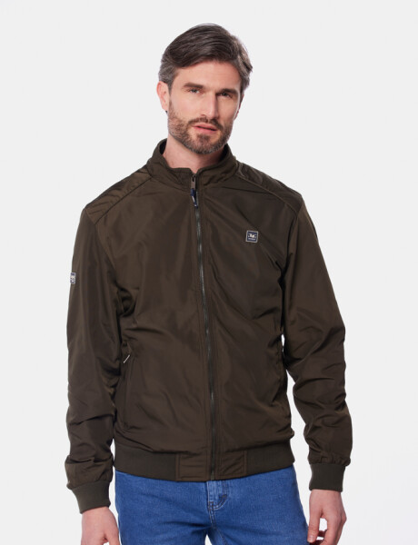 CAMPERA LIVIANA CON PUÑOS Verde