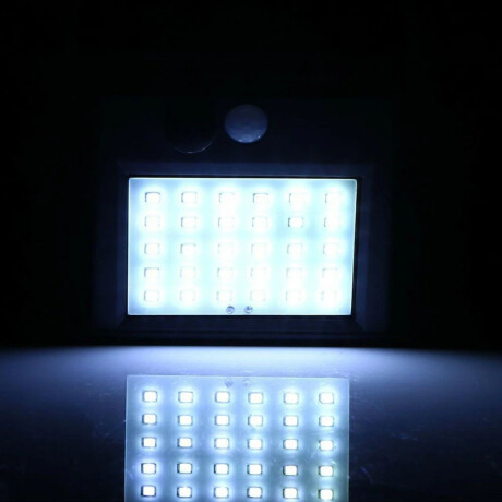 Luz Farol 30 Led Solar Con Sensor De Movimiento Hts Negro