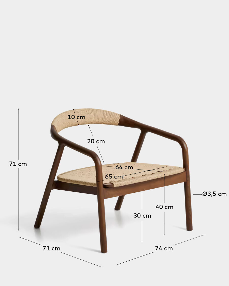 Butaca Derile de madera maciza de roble acabado nogal y cuerda de papel beige Butaca Derile de madera maciza de roble acabado nogal y cuerda de papel beige