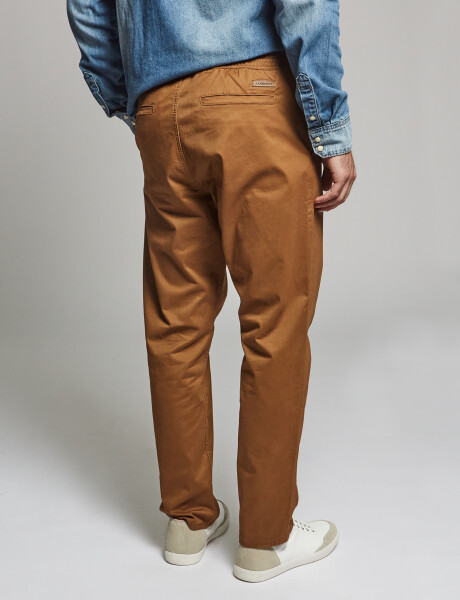 Pantalón comfort jogger tostado