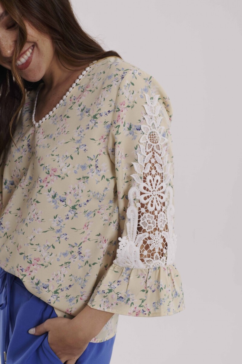 BLUSA NADIA ESTAMPADO FLORES ROSA