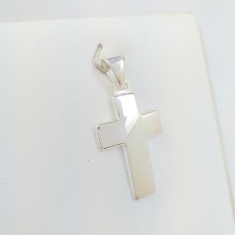Cruz de plata 925 bombé, medidas largo 25mm, ancho 17,5mm, espesor 2mm. Cruz de plata 925 bombé, medidas largo 25mm, ancho 17,5mm, espesor 2mm.