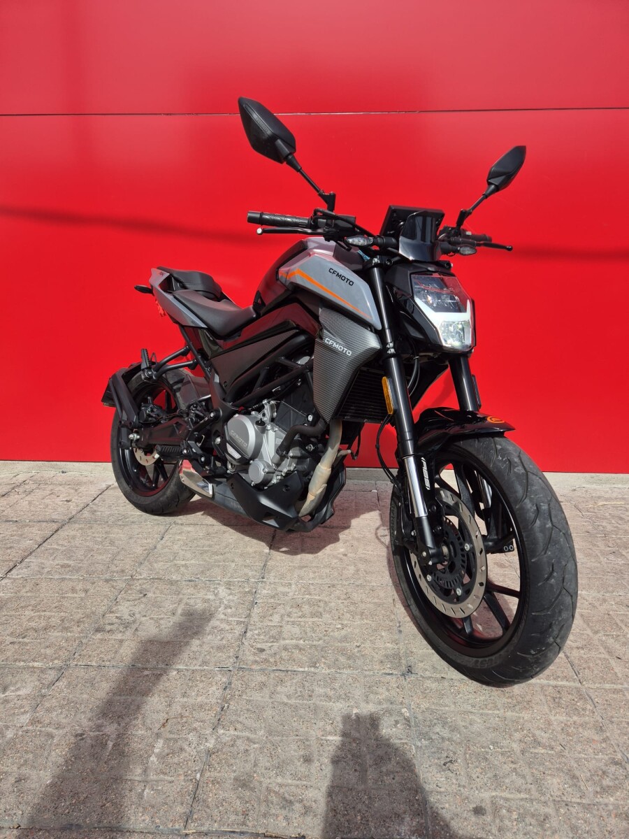 CFMOTO 250NK Usada - Reserva 