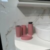 Set de baño 6 pz Rosa y cromo (papelera-dispensadores) Set De Baño 6 Pz Rosa Y Cromo (papelera-dispensadores)