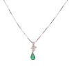 Colgante Royal de oro blanco 18k con esmeralda y brillantes - Incluye cadena Colgante Royal de oro blanco 18k con esmeralda y brillantes - Incluye cadena