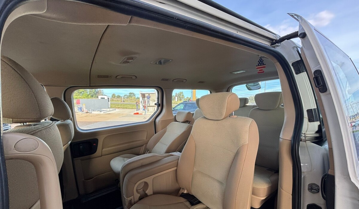 Hyundai H1 12Plz Minibus Diesel - 2014 Hyundai H1 12Plz Minibus Diesel - 2014