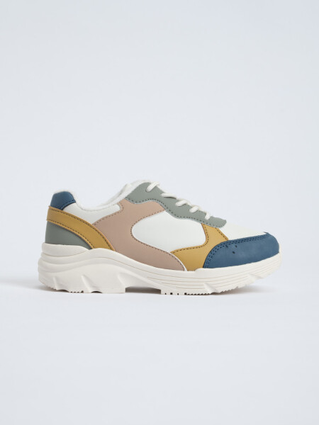 Zapatilla acordonada con cortes Beige