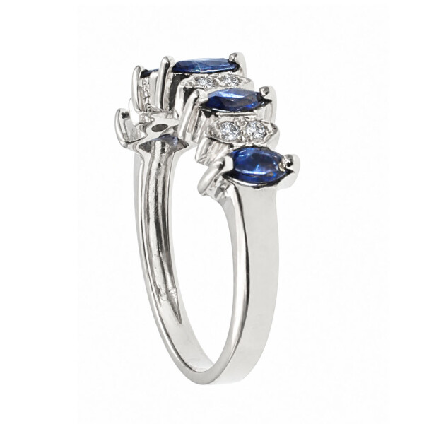 Anillo Marquise en Oro Blanco 18k con Brillantes y Zafiros Azules Anillo Marquise en Oro Blanco 18k con Brillantes y Zafiros Azules
