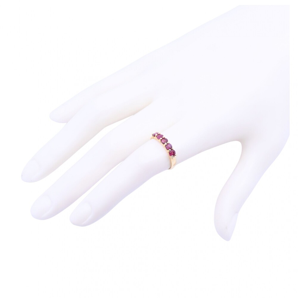 Anillo oro 18 k con 5 rubíes legítimos centrales. Anillo oro 18 k con 5 rubíes legítimos centrales.