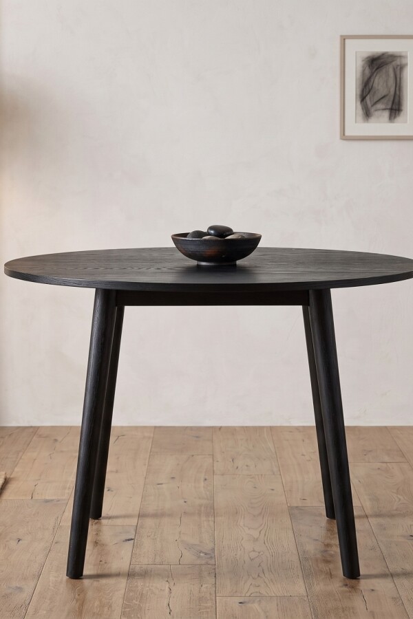 Mesa redonda Ø110 cm – Madera Negra. Mesa redonda Ø110 cm – Madera Negra.