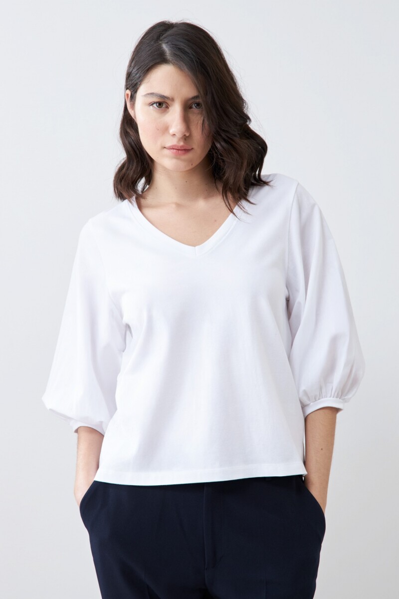 Remera escote en V con mangas balloon blanco