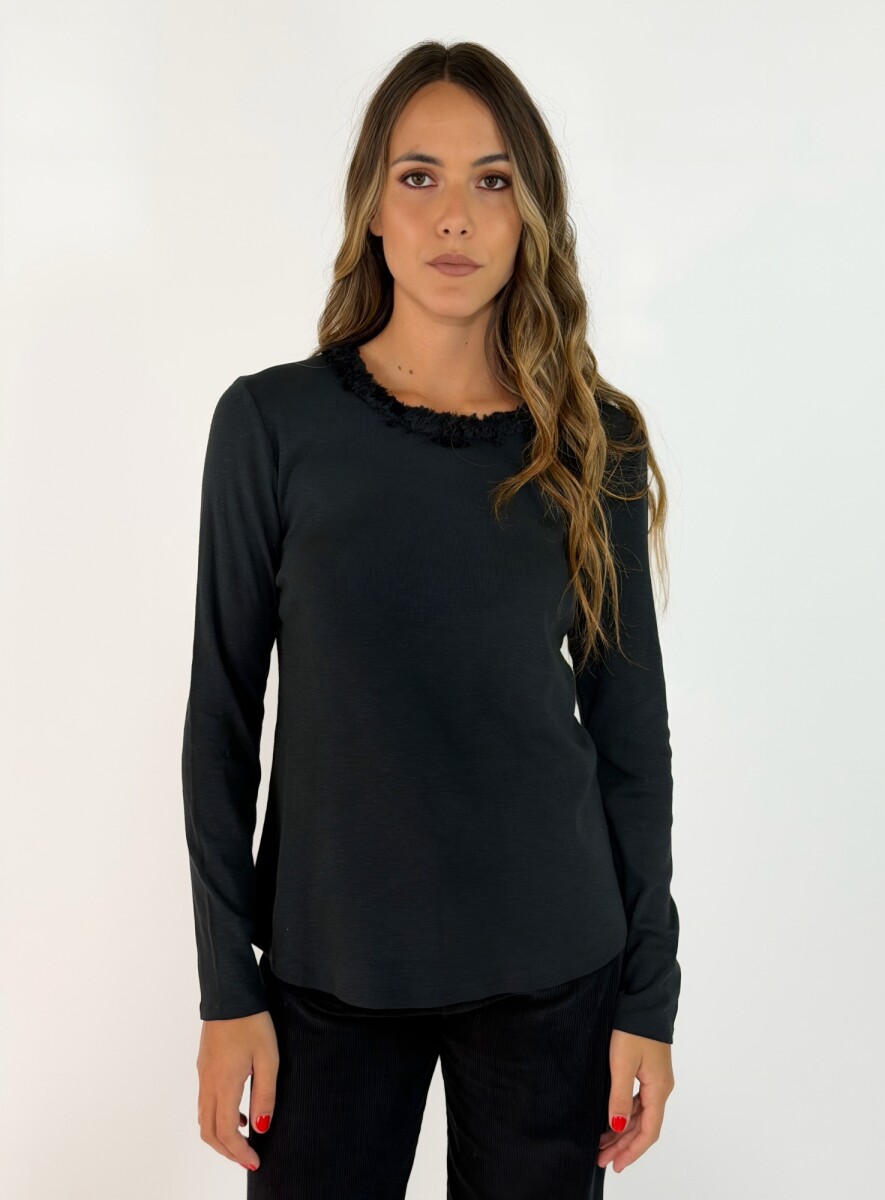 REMERA GAURA - NEGRO 