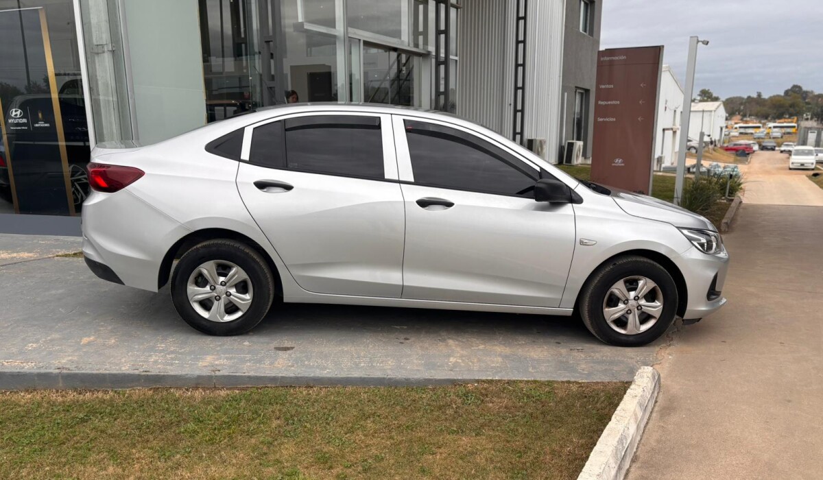 Chevrolet Onix Plus LS - 2023 Chevrolet Onix Plus LS - 2023
