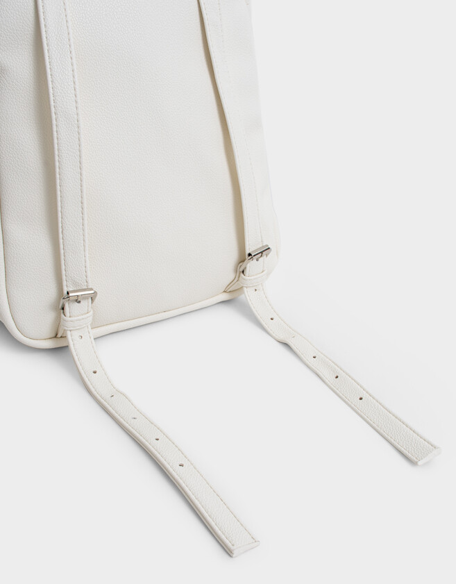 Mochilas Urbanas Romántico Mochila Con Charm - Blanco Crudo