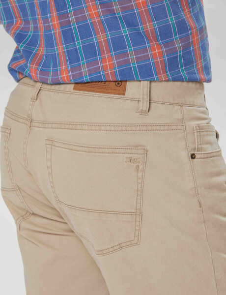 PANTALÓN 5 BOLSILLOS CON SPANDEX Beige