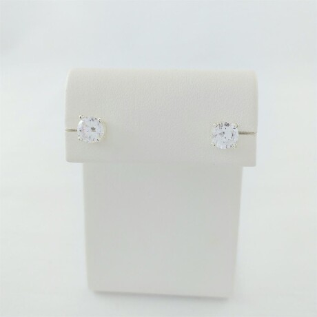 Caravanas de plata 925 con circonia de 5 mm y engarce de 4 puntas. Caravanas de plata 925 con circonia de 5 mm y engarce de 4 puntas.