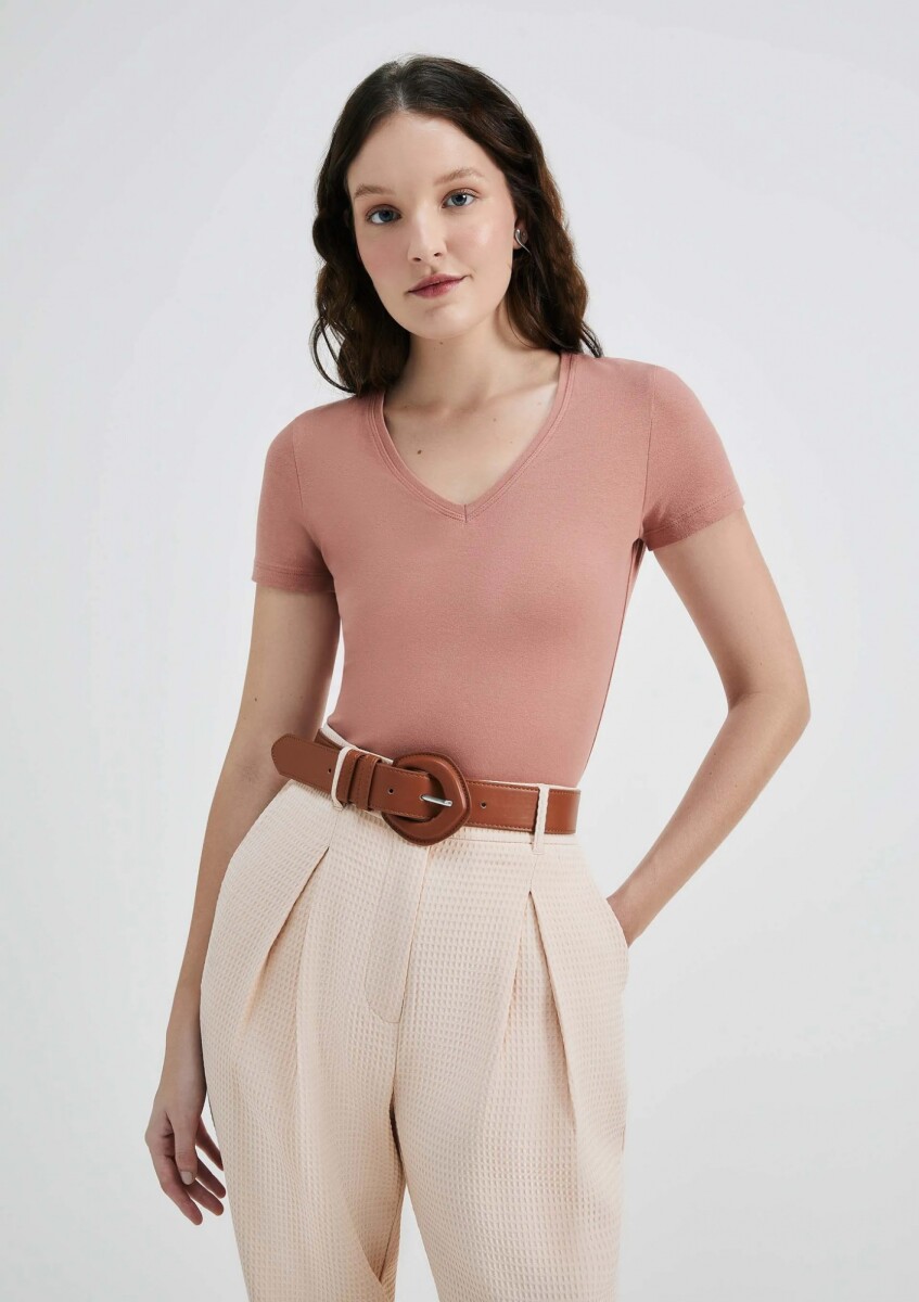 CAMISETA BÁSICA MANGA CORTA CUELLO EN V - ROSA 