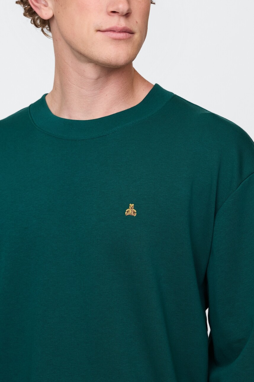 Remera Oversized Oso Brannan Hombre Rain Forest 19-5232 Tc