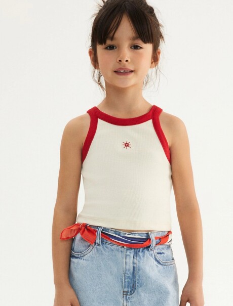 MUSCULOSA INFANTIL CON BORDADO BEIGE