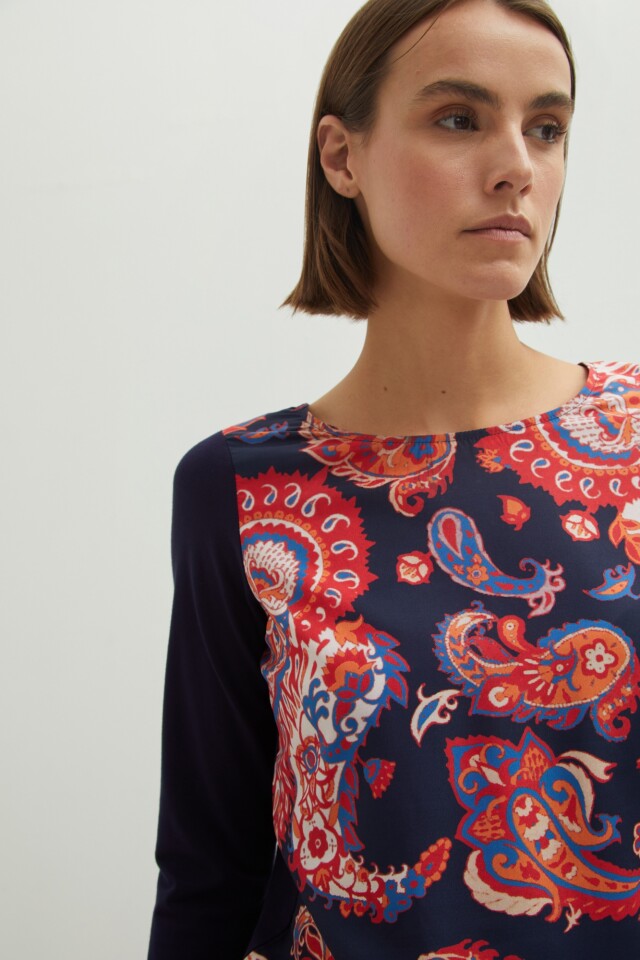 Blusa frente estampado azul marino