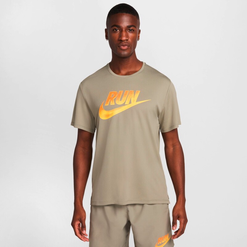 Remera Nike Run Energy Miler Top de Hombre Gris