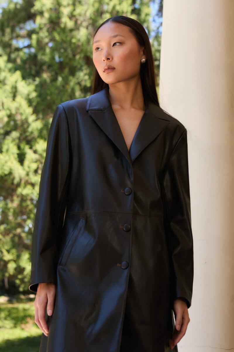 Blazer eco cuero con pespuntes negro