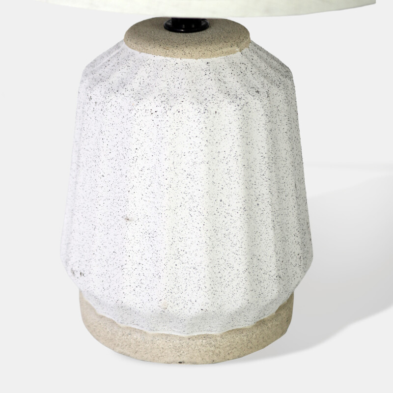 LAMPARA BEIGE C/BASE CERAMICA BLANCA P/MESA Unica