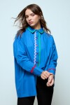 Camisa con tape azul