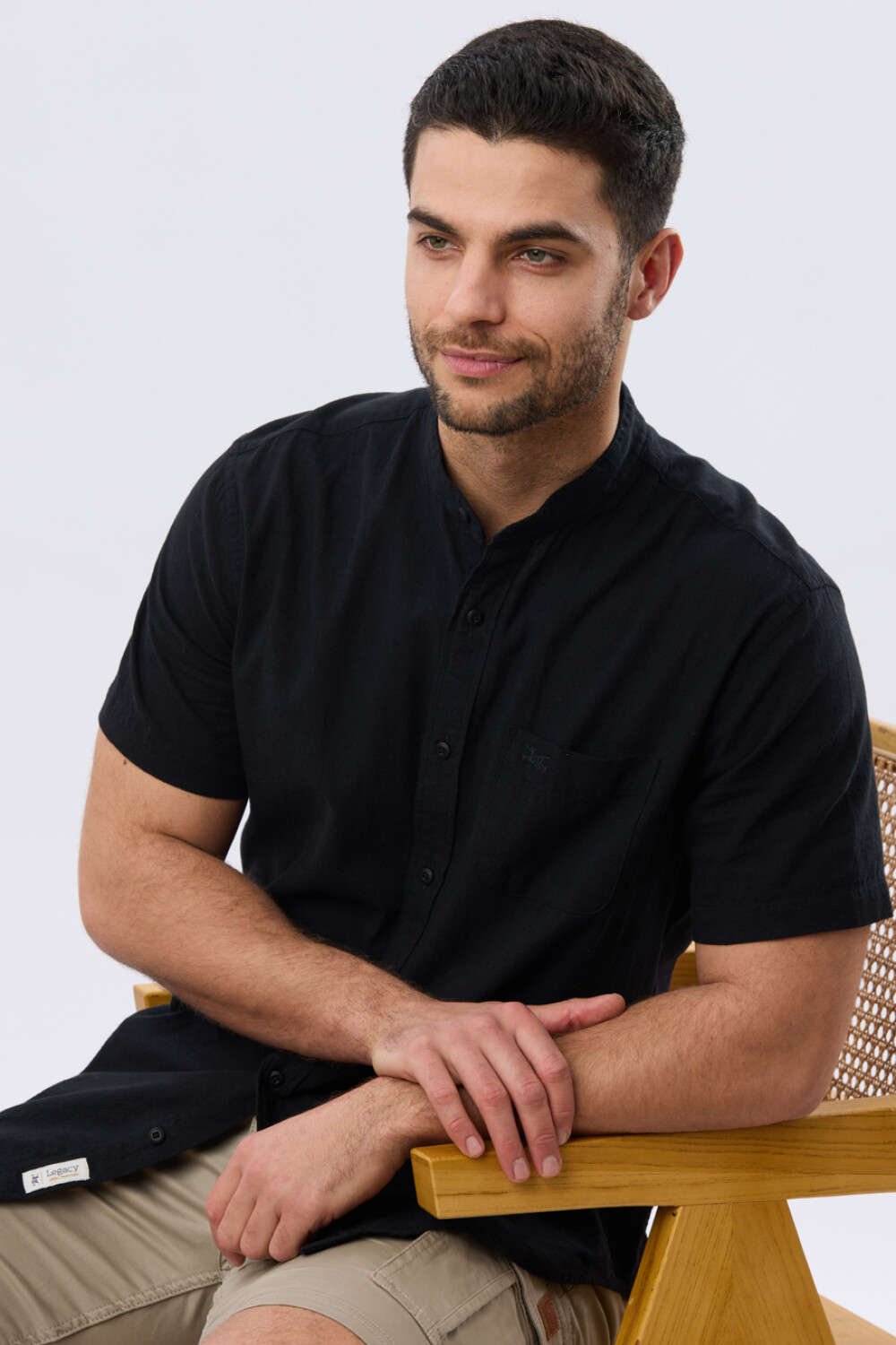 CAMISA LISA DE LINO CUELLO MAO Negro