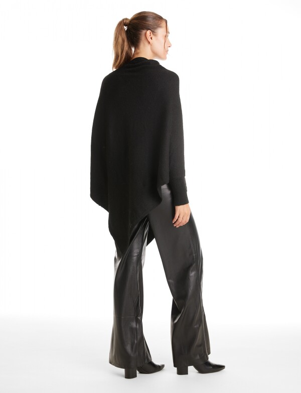 Poncho Asimetrico NEGRO